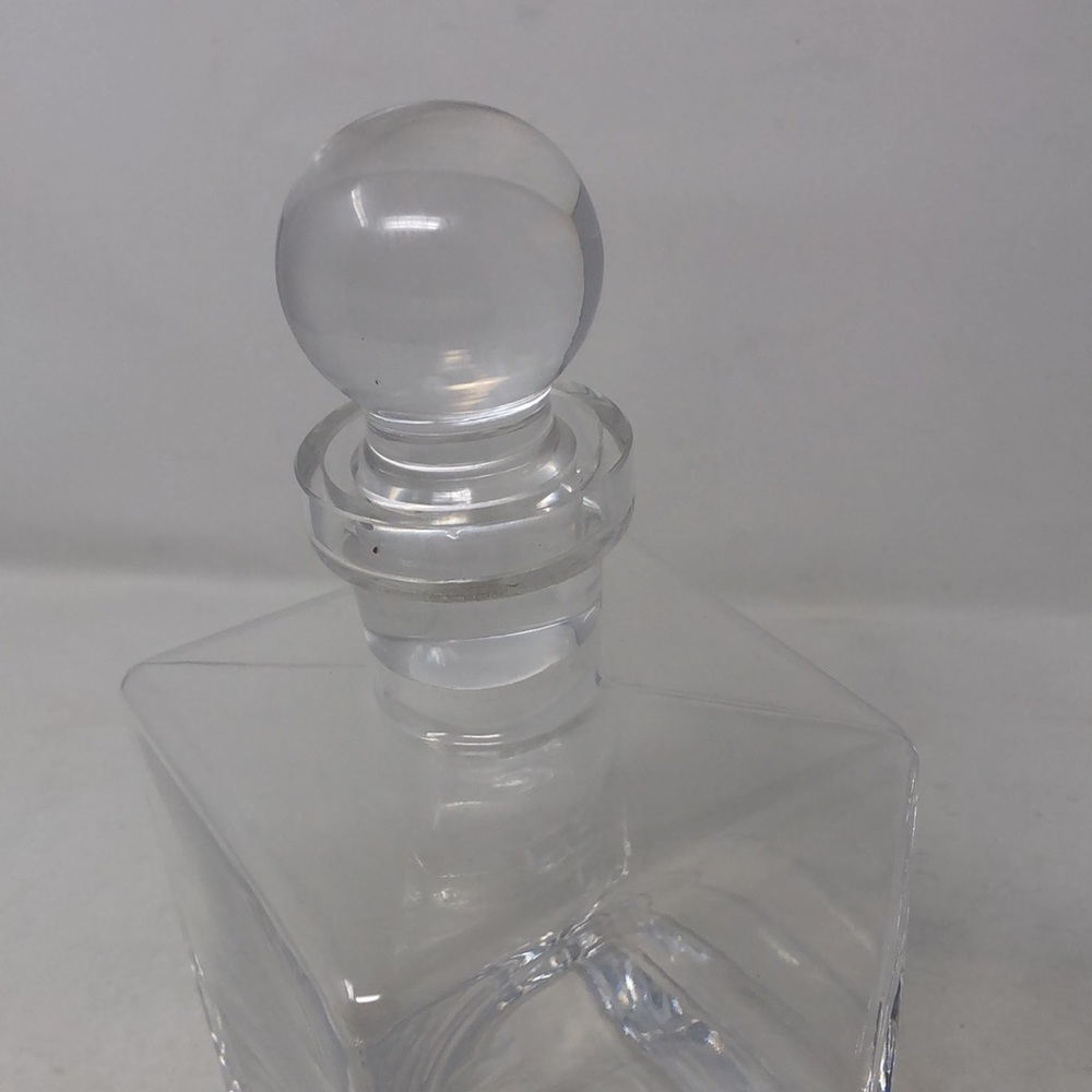 Glass Squared Body and Rounded Topper Decanter - Picture 2 of 6